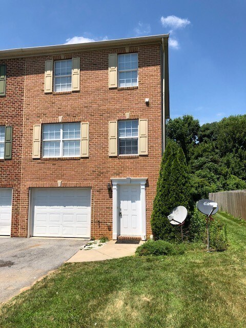 17311 Evergreen Dr in Hagerstown, MD - Building Photo