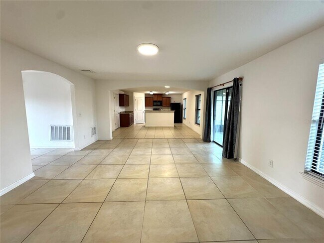 5673 Elsinore Way in Lakeland, FL - Building Photo - Building Photo