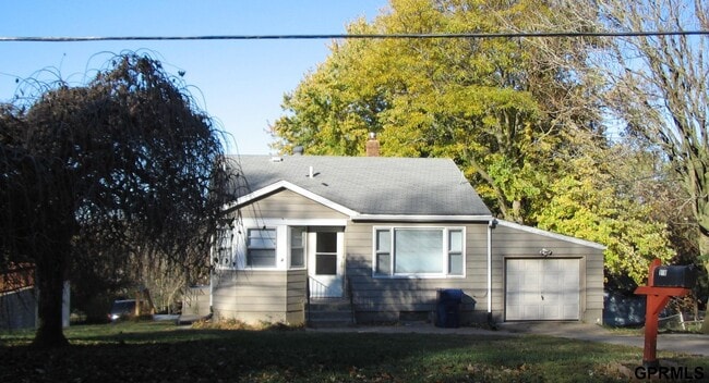 property at 918 Bellevue Blvd N