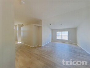 31137 Chatterly Dr, Unit 3313S201 in Wesley Chapel, FL - Foto de edificio - Building Photo