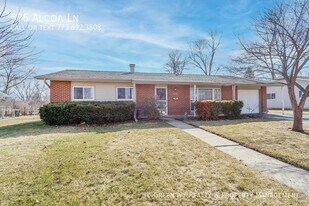 575 Alcoa Ln in Hoffman Estates, IL - Building Photo