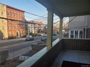 114 Lincoln Ave, Unit 2nd Floor in New Rochelle, NY - Foto de edificio - Building Photo