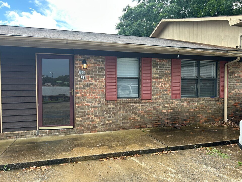 422 McCullars Ln in Oxford, AL - Foto de edificio