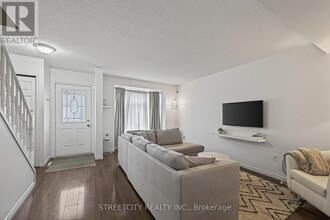 1320 Savannah Dr in London, ON - Building Photo - Building Photo