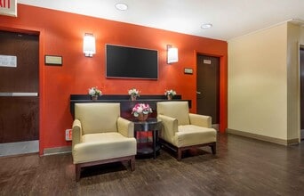 Furnished Studio-Tacoma - South in Tacoma, WA - Foto de edificio - Building Photo