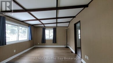 35 47th St N in Wasaga Beach, ON - Building Photo - Building Photo