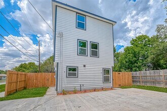 8125 Eastover St-Unit -A in Houston, TX - Building Photo - Building Photo