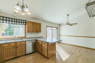 1008 Oak St in Farmington, MN - Building Photo - Building Photo