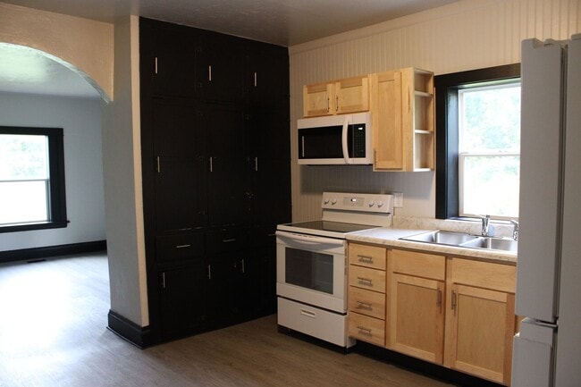 property at 218 Sabin Ave W