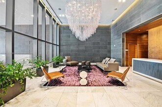 88 SW 7th St, Unit 1403 in Miami, FL - Building Photo - Building Photo