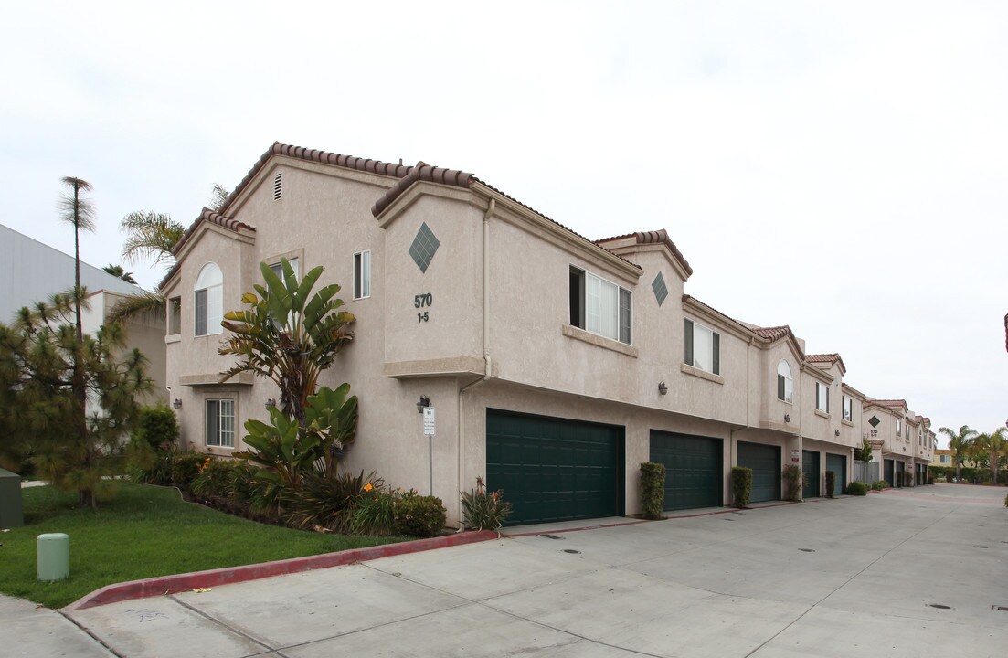 568-570 Palomar St in Chula Vista, CA - Building Photo