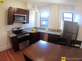 1475 Beacon St in Brookline, MA - Building Photo