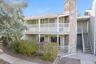 940 S Walden Way in Aurora, CO - Building Photo