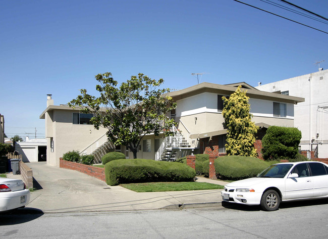 Belleview Apartments in San Leandro, CA - Foto de edificio - Building Photo