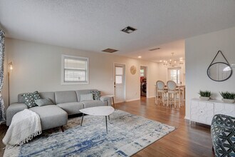 27610 Roslin Dr in Bonita Springs, FL - Building Photo - Building Photo