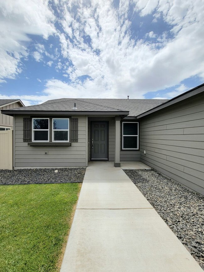 571 Marysville Way in Richland, WA - Building Photo - Building Photo
