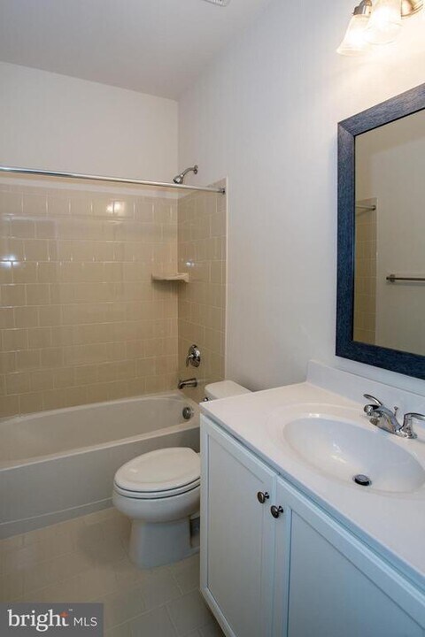 23187 Hampton Oak Ter in Brambleton, VA - Building Photo