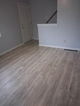 31 Guy Plz, Unit 33 in West Springfield, MA - Building Photo - Building Photo