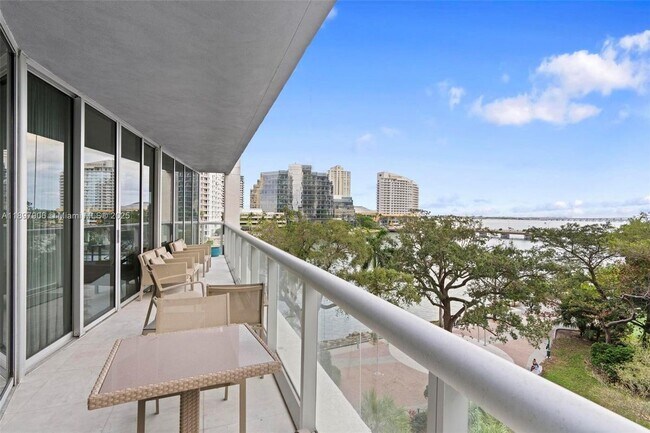 495 Brickell Ave in Miami, FL - Building Photo - Building Photo