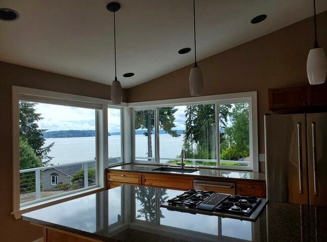 8654 E Caraway Rd, Unit ManchesterBeach LOFT in Port Orchard, WA - Foto de edificio - Building Photo