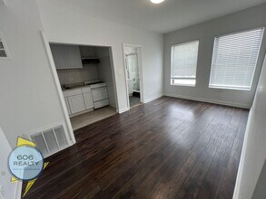 3420 W Irving Park Rd in Chicago, IL - Building Photo - Building Photo