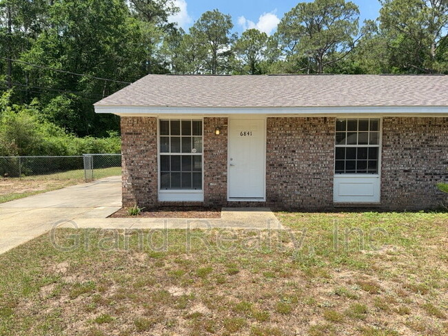 6841 Trading Post Ln in Milton, FL - Building Photo - Building Photo