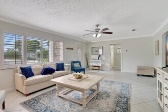 27526 Los Amigos Ln in Bonita Springs, FL - Foto de edificio - Building Photo