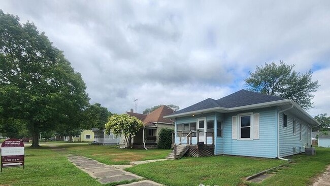 1145 S 6th St in Clinton, IN - Foto de edificio - Building Photo