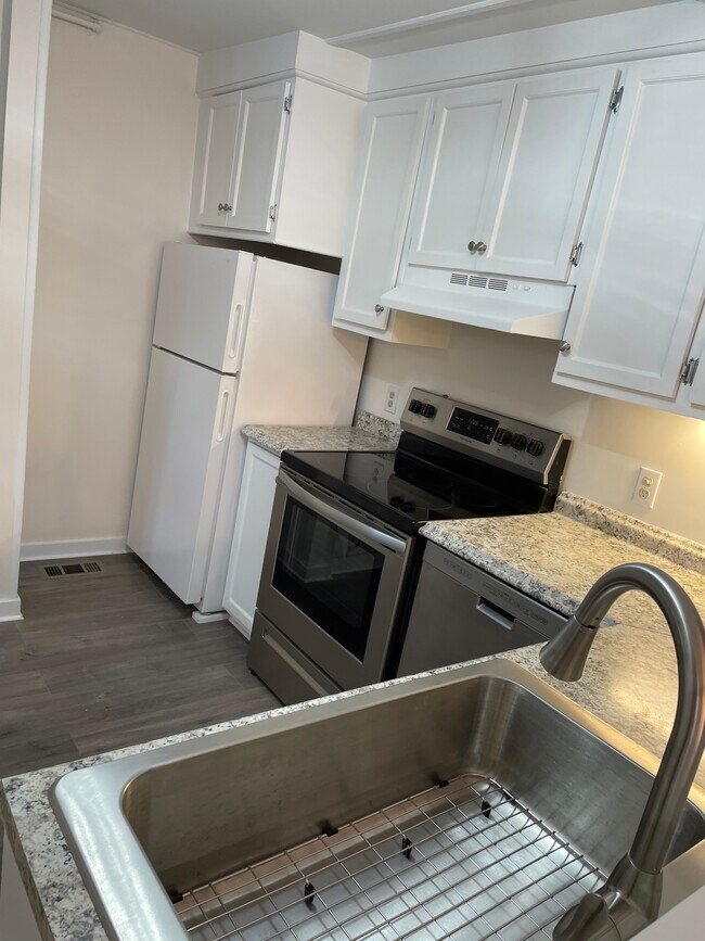 183 Washington St, Unit 183A in Dover, NH - Foto de edificio - Building Photo