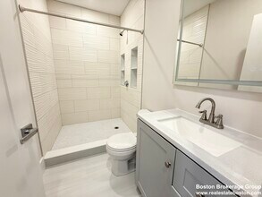 36 Raven St, Unit 3 in Boston, MA - Foto de edificio - Building Photo