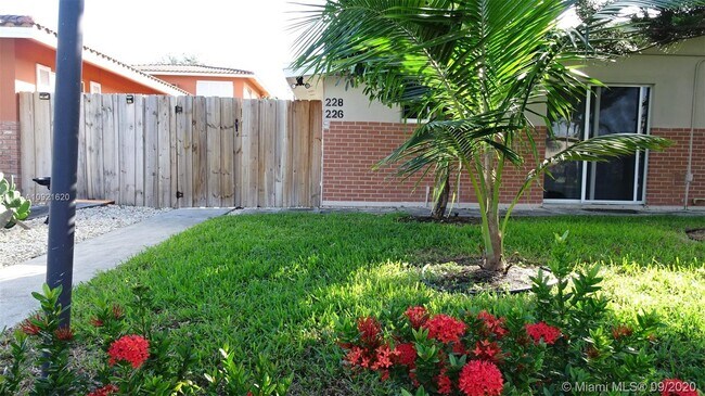 226 NE 25th Ave-Unit -226 in Pompano Beach, FL - Building Photo - Building Photo