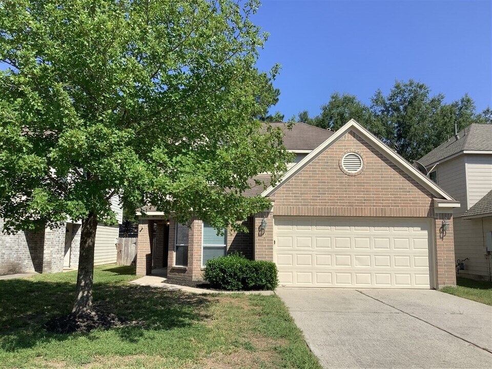 16977 Scenic Knoll in Conroe, TX - Building Photo