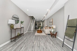 2420 E Madison St in Baltimore, MD - Building Photo - Building Photo
