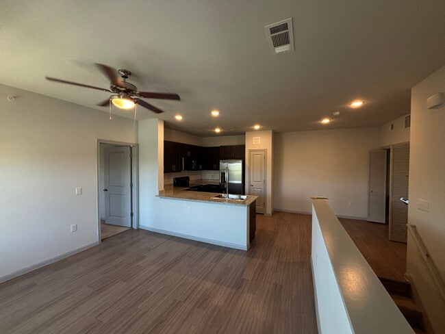 950 FM2001 in Buda, TX - Foto de edificio - Building Photo