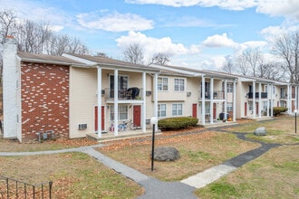 Woodbury Gardens in Central Valley, NY - Foto de edificio - Building Photo
