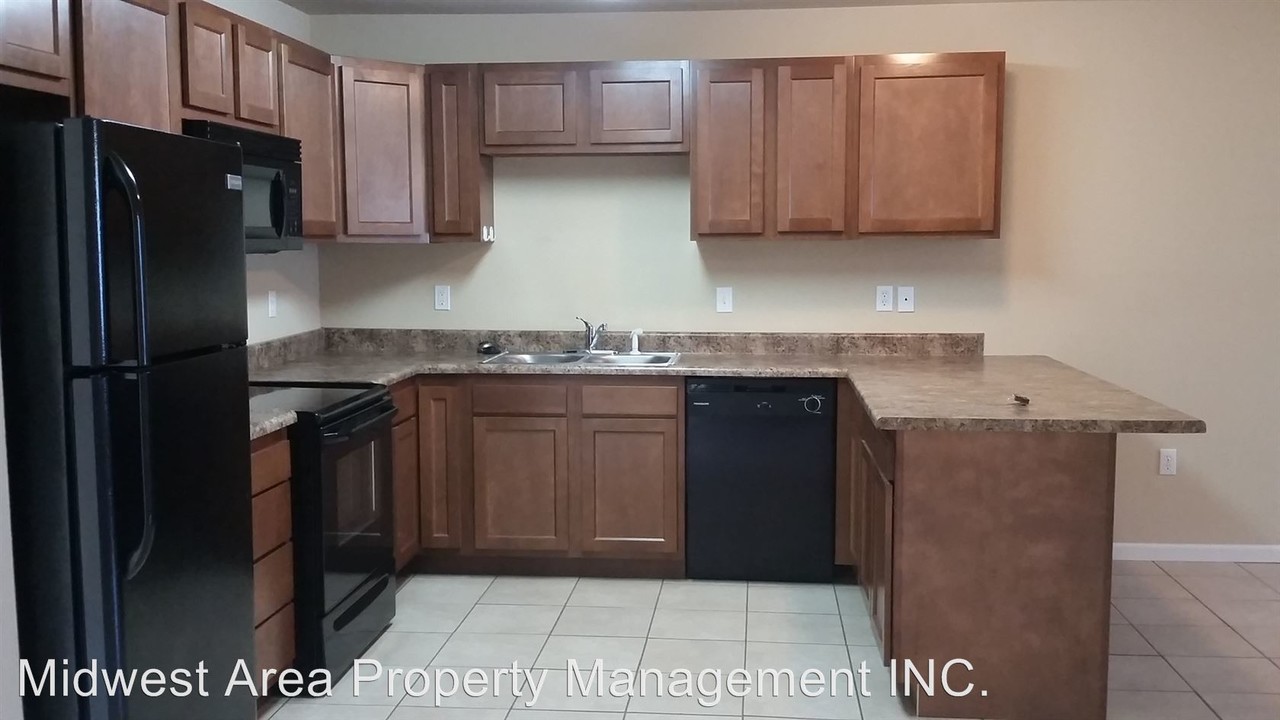 192 Lyle Curtis Cir in Waynesville, MO - Building Photo