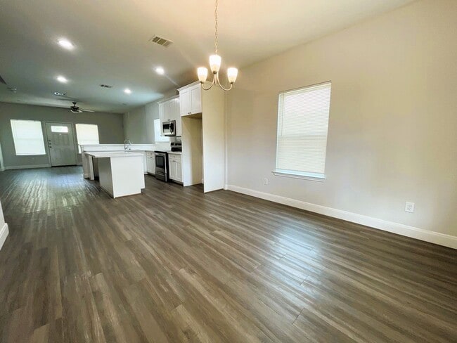 2218 Bringhurst St in Houston, TX - Building Photo - Building Photo