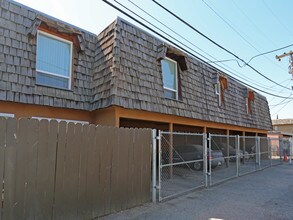 3397 E Fairmont Ave in Fresno, CA - Foto de edificio - Building Photo