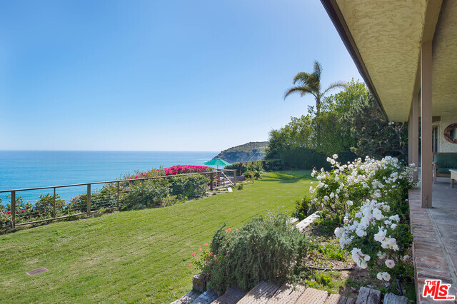 29008 Cliffside Dr in Malibu, CA - Foto de edificio