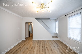 30 Elm St in St Catharines, ON - Building Photo - Building Photo