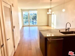 1705 Ocean Ave in Santa Monica, CA - Building Photo - Building Photo
