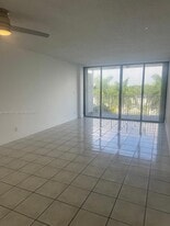 2450 NE 135th St in North Miami, FL - Building Photo