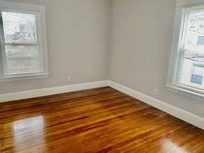 22 Adams St, Unit #2 in Winthrop, MA - Foto de edificio - Building Photo