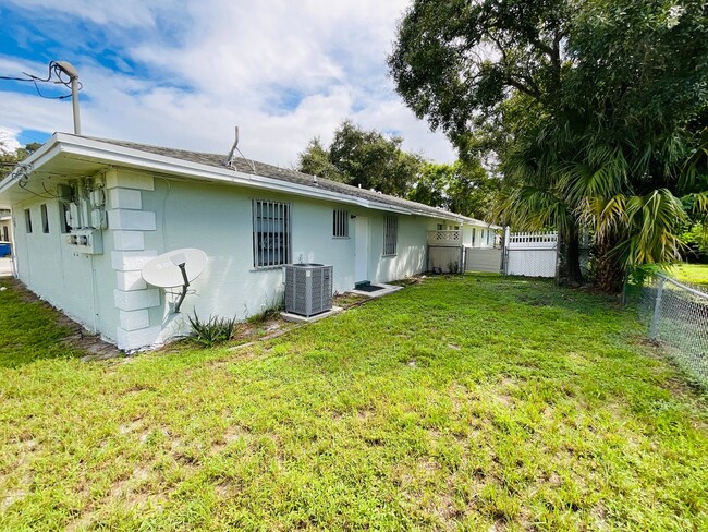 204 N 28th St in Fort Pierce, FL - Building Photo - Building Photo