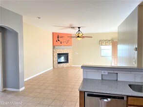 5579 W Dove Loft Dr in Marana, AZ - Building Photo - Building Photo
