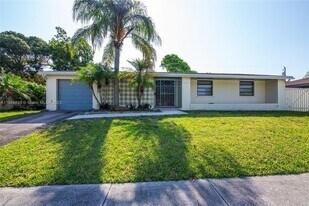 16221 SW 102nd Ave in Miami, FL - Building Photo