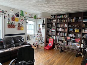 126 Harvard St, Unit 2 in Brookline, MA - Foto de edificio - Building Photo