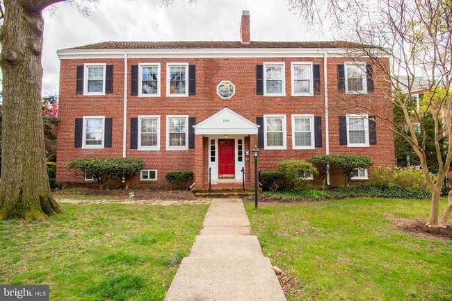 property at 2900 S Buchanan St