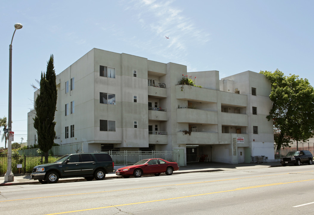 Florence Avenue Villas in Los Angeles, CA - Building Photo