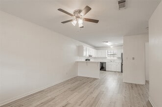 600 Palm St in Huntsville, TX - Building Photo - Building Photo